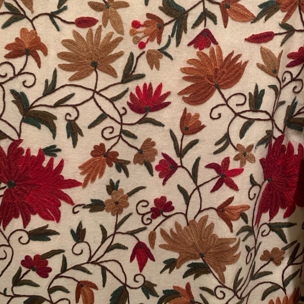Kashmiri Embroidered Jacket - Picture 3 of 4